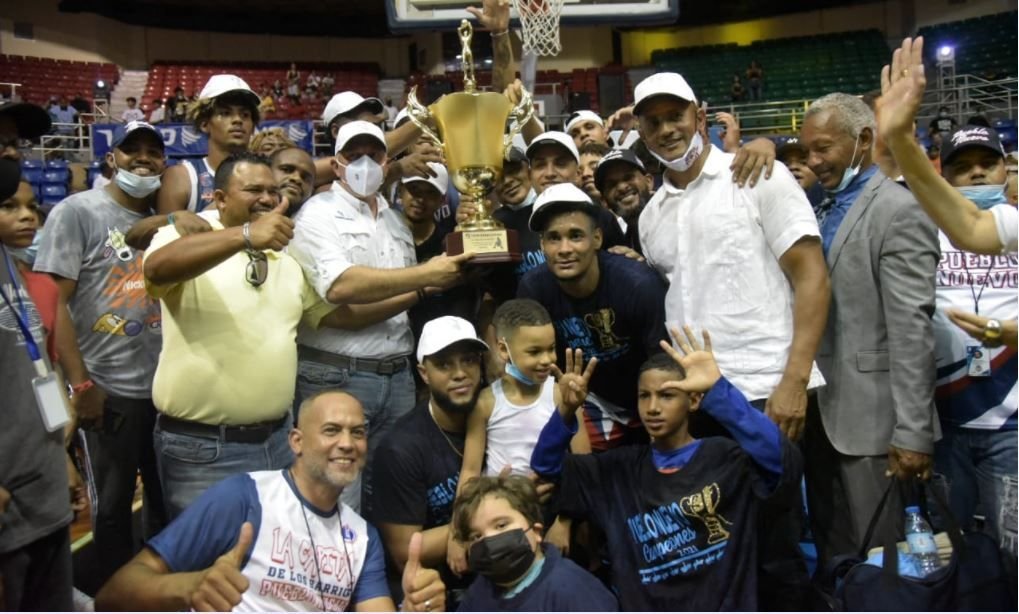 Pueblo Nuevo conquista campeonato del Baloncesto Superior de Santiago