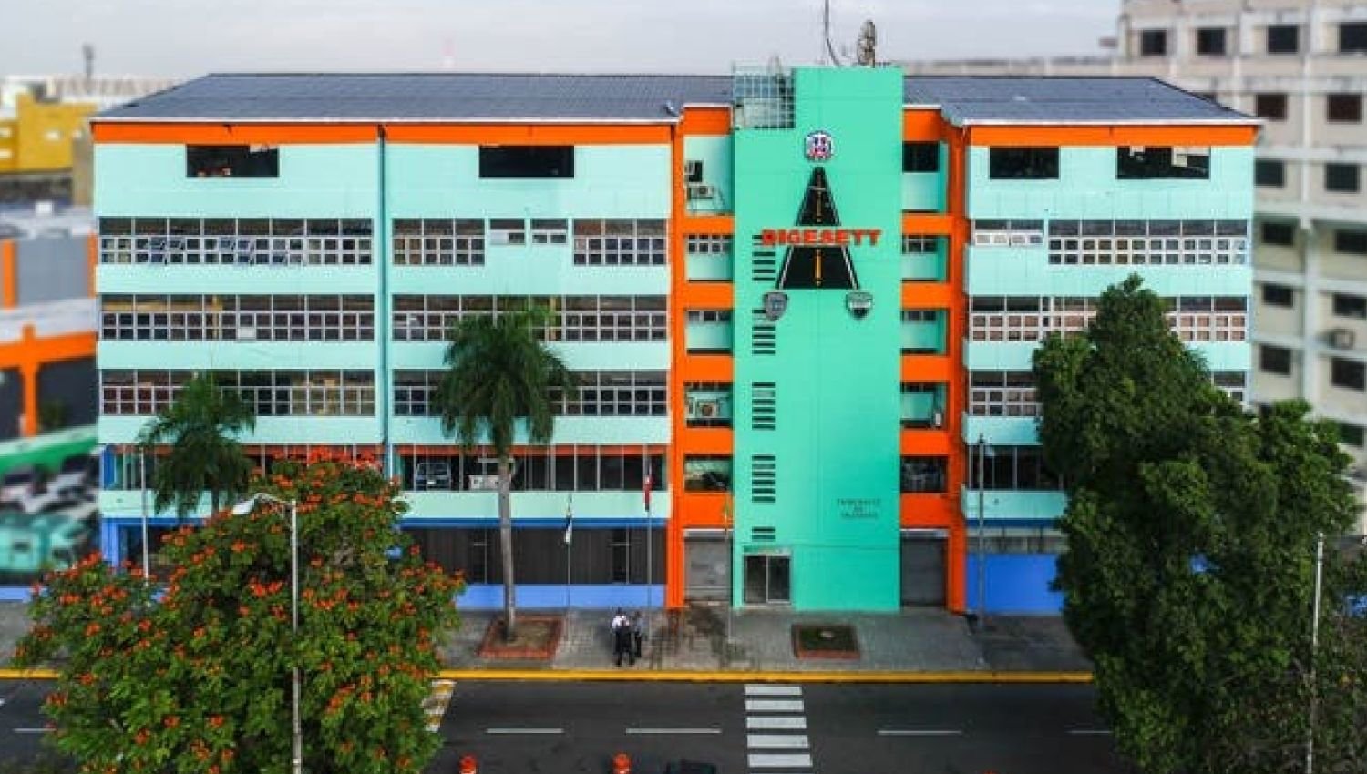 Digesett ordena investigación pelea de agente y ciudadano difundida en vídeo