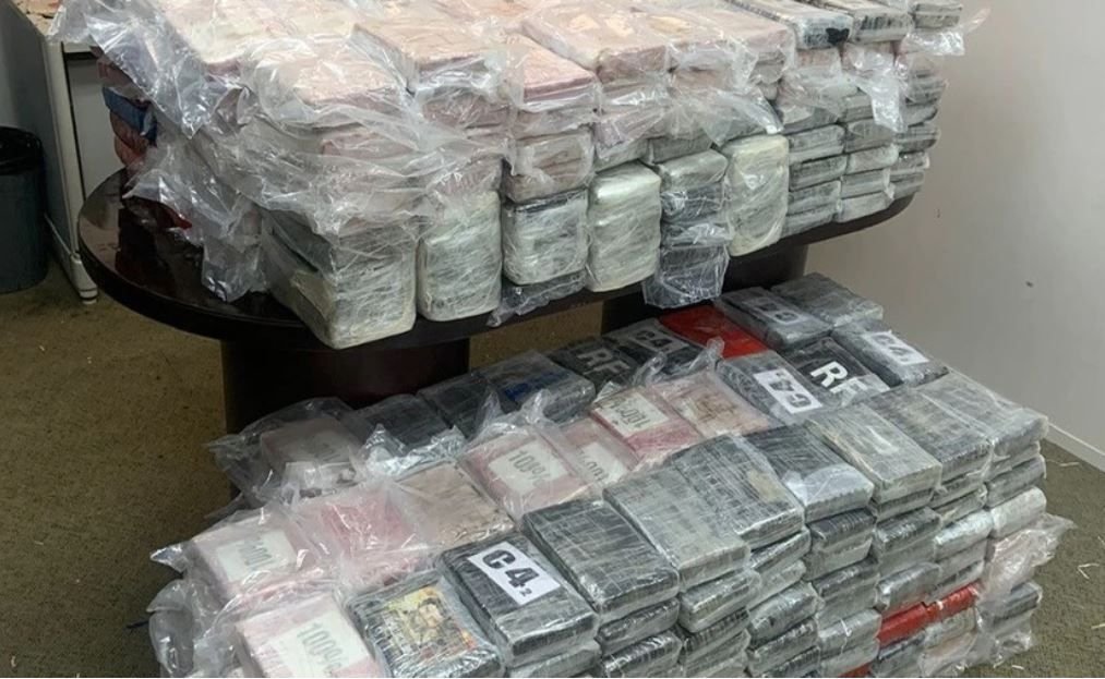 Ocupan 618 paquetes cocaína en yola procedente de RD 2 Ocupan 618 paquetes cocaína en yola procedente de RD