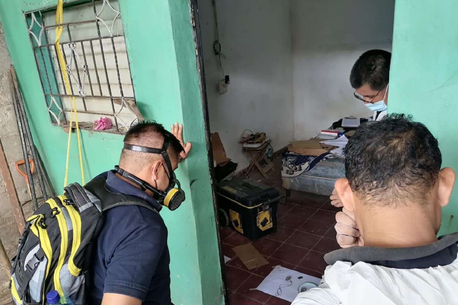 Encuentran diez cadáveres en casa de un expolicía