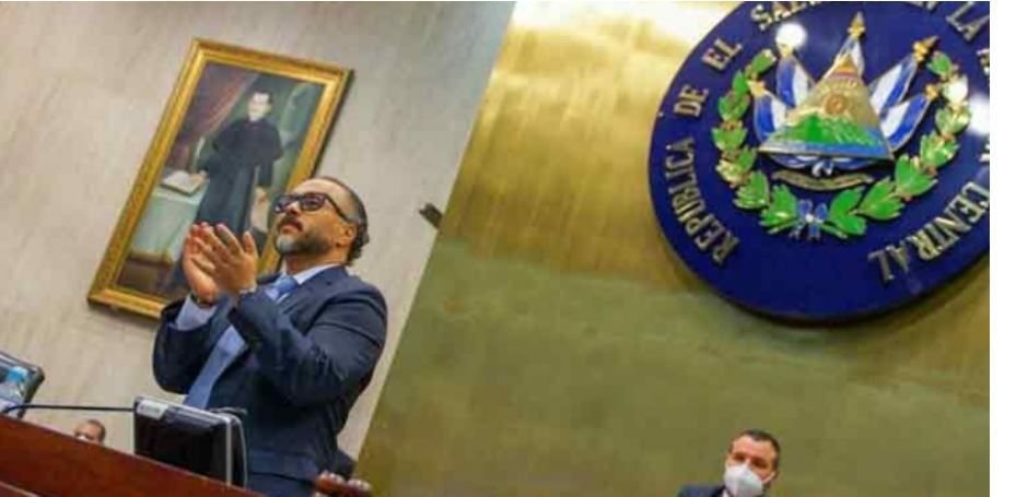 Líder parlamentario niega golpe de Estado a la justicia