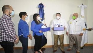 Miderec y Primera Dama entregan 500 pares de calzados deportivos a jóvenes