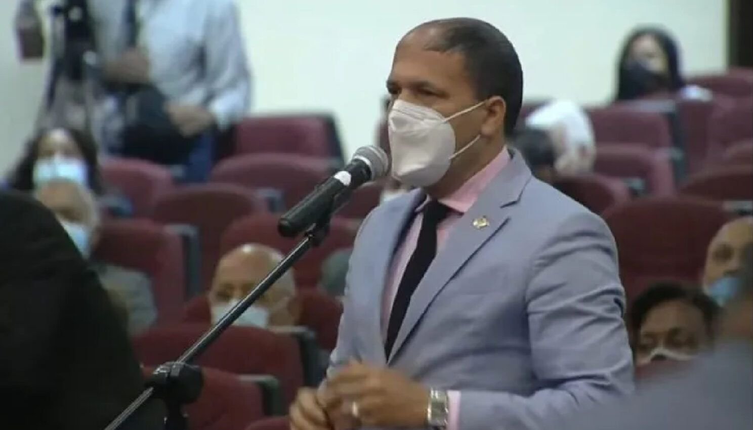 Diputado de Monte Plata revela en plena sesión que tiene covid 2 Diputado de Monte Plata revela en plena sesión que tiene covid