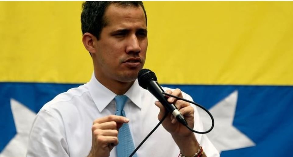 Guaidó pide negociar con Maduro y poner fin a sanciones