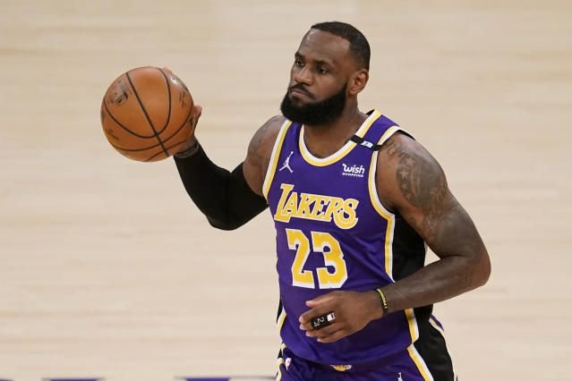 Remontada de Kings empaña el regreso de James con los Lakers
