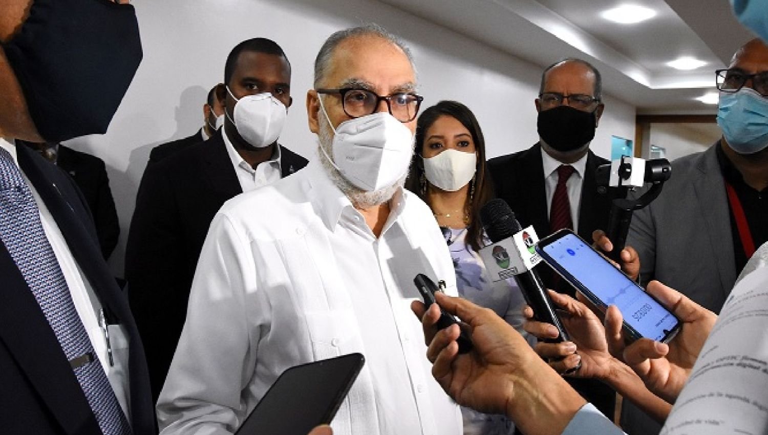 Ministro ve necesario aumento sueldos para recuperar capacidad gasto