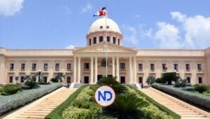 Presidente se reúne de urgencia con ministros y directores en el Palacio Nacional