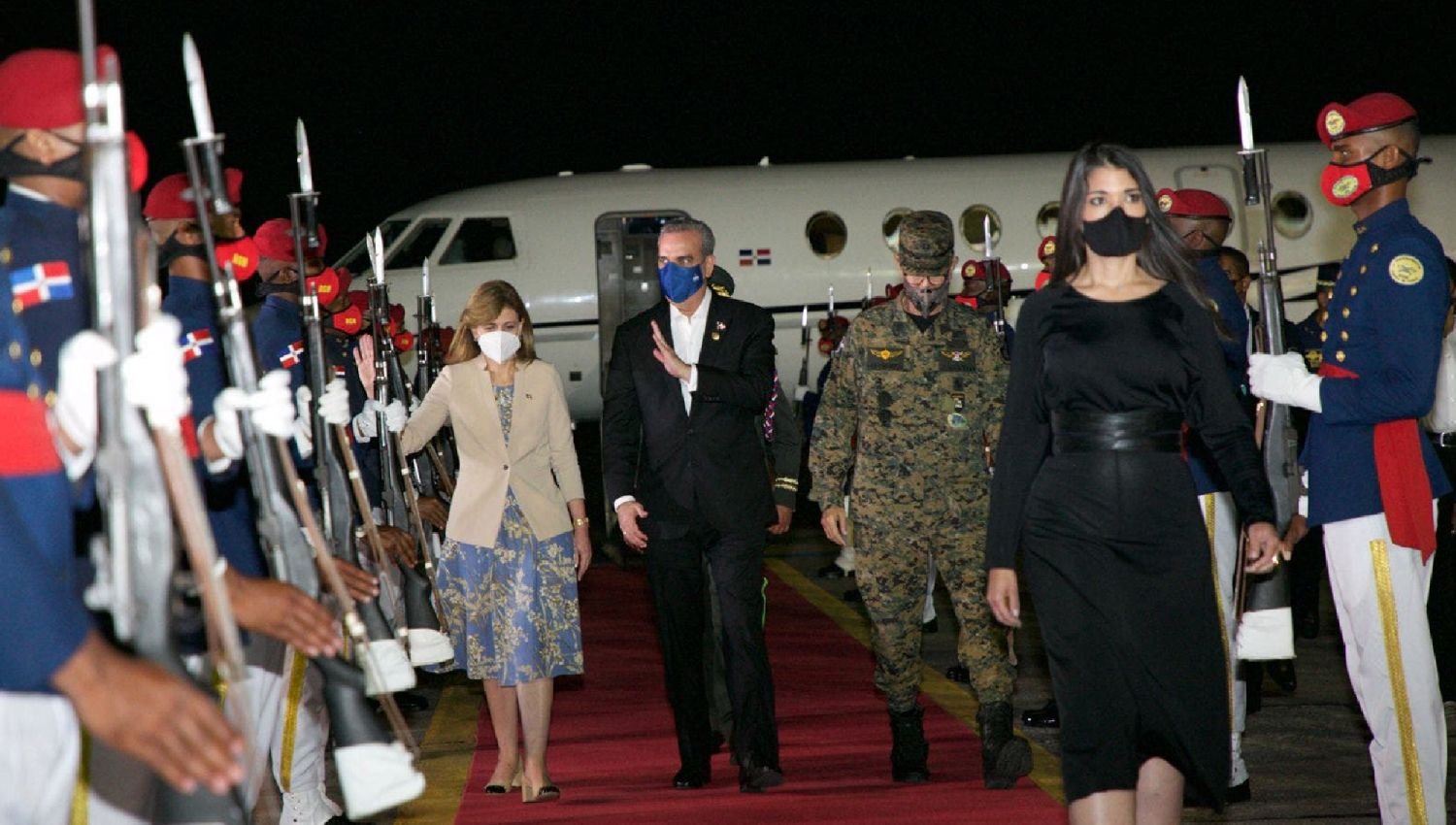 Presidente Abinader llega al país tras asistir a toma de posesión en Ecuador