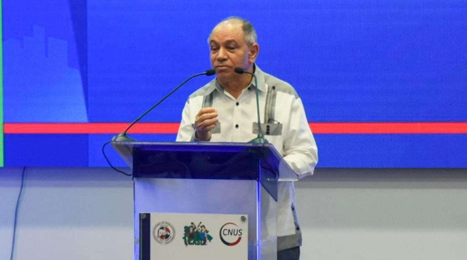 Las centrales sindicales exigirán aumento salarial de un 40%