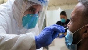 Ocupación de camas UCI en RD sube a 60 % con 1,055 nuevos casos COVID