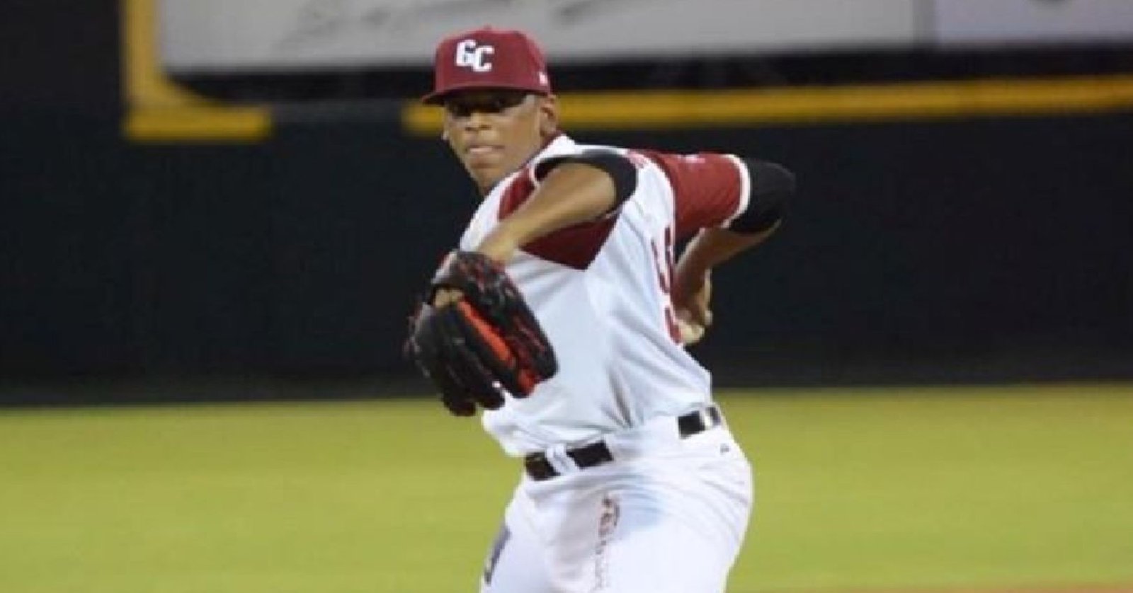 Aguilas Cibaeñas y Gigantes del Cibao intercambian jugadores profesionales