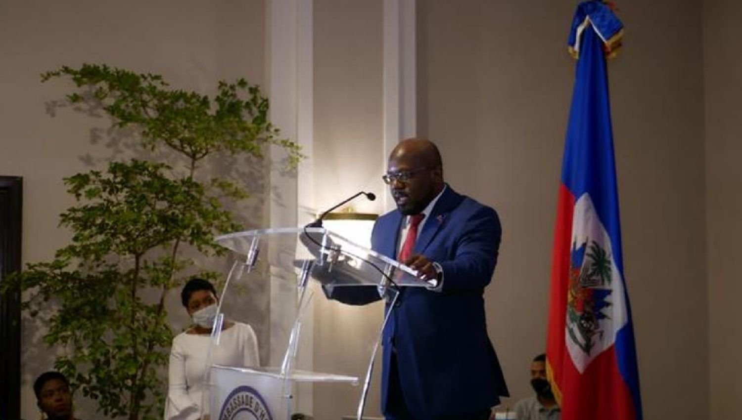 Haití dice canal de riego ya llega a la orilla del Masacre