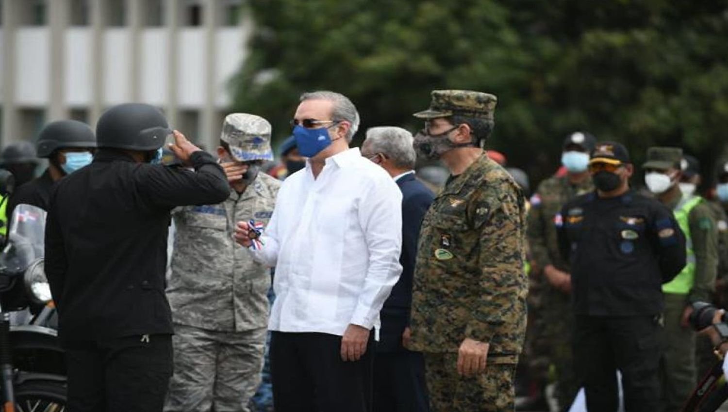 El presidente Luis Abinader anuncia aumento salarial para las FF. AA.