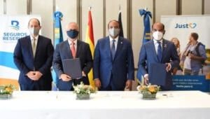 Seguros Reservas firma acuerdos de colaboración en salud y educación