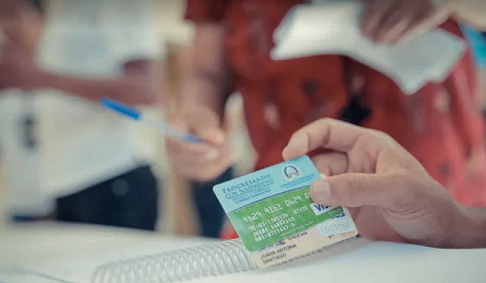 Arrestan implicada en estafa “Quédate en casa” cuando intentaba salir del país