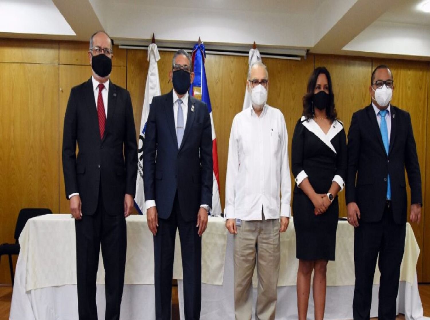 Economía y la Optic firman acuerdos para transformación digital del Estado