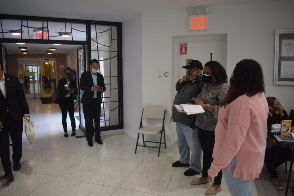 Vacunas NY 03 Oswald Feliz y asambleísta Rivera participan de jornada de vacunación