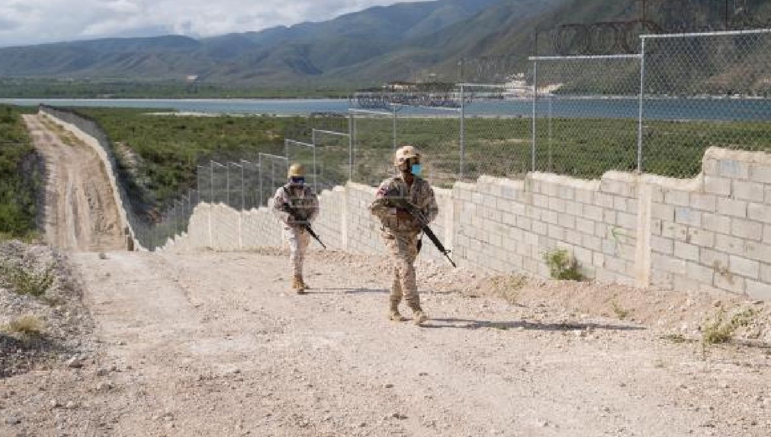 República Dominicana ya ha construido 23 km de verja en la frontera con Haití