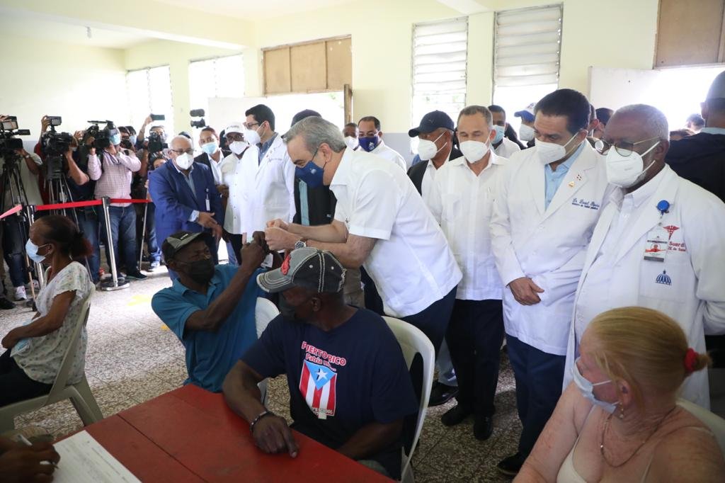 ABINADER A 15 Presidente Abinader: Que no quede nadie sin vacunarse