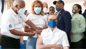 Luis Abinader dice que no vacunarse contra la covid «es un pecado»