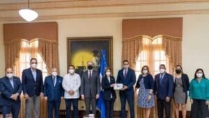 Alianza empresarial entrega más de $63 millones en medicamentos al Gobierno