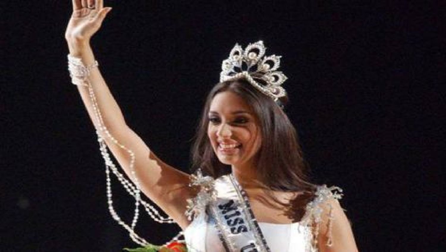 Hace 18 años Amelia Vega se coronó en el Miss Universo