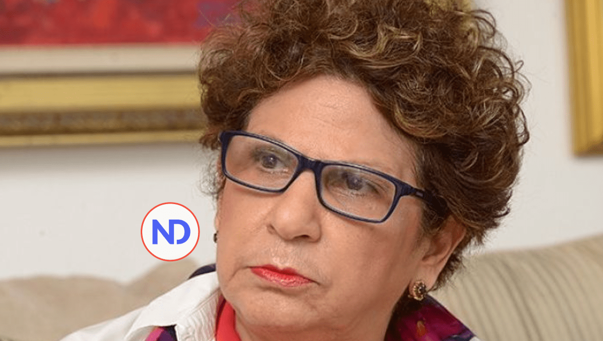 Video | Sacan a la comunicadora Consuelo Despradel de un avión en NY