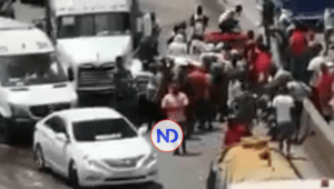 Video | Una persona queda atrapada por accidente en avenida Las Américas