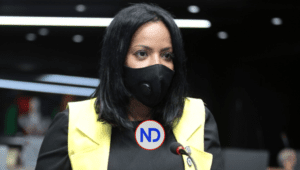 Diputada Lily Florentino desmiente a Julio César López sobre proyecto de resolución