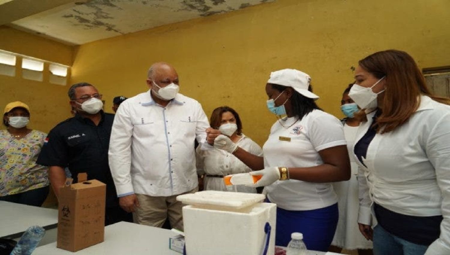 Continúan llenos centros de vacunación en Santo Domingo Este