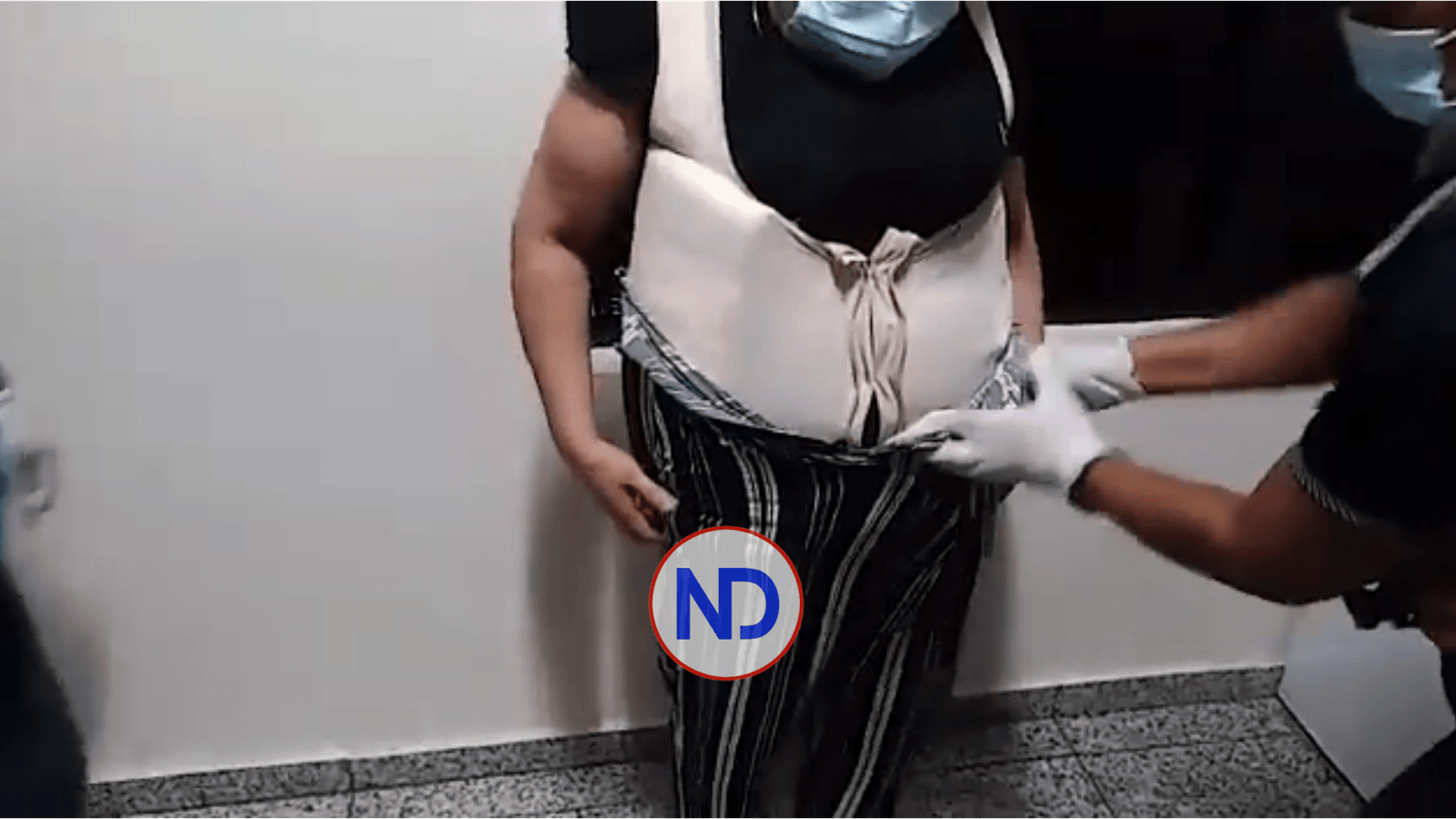 Video | Apresan mujer iba hacia Nueva York forrada de cocaína 2 Video | Apresan mujer iba hacia Nueva York forrada de cocaína