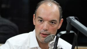 Senador Castillo Saviñon reitera llamado intervengan provincia por la Covid-19