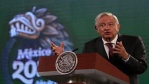 Ente electoral ordena a López Obrador suspender difusión de tres conferencias