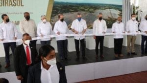Abinader inaugura el parque de energía solar más grande de Las Antillas