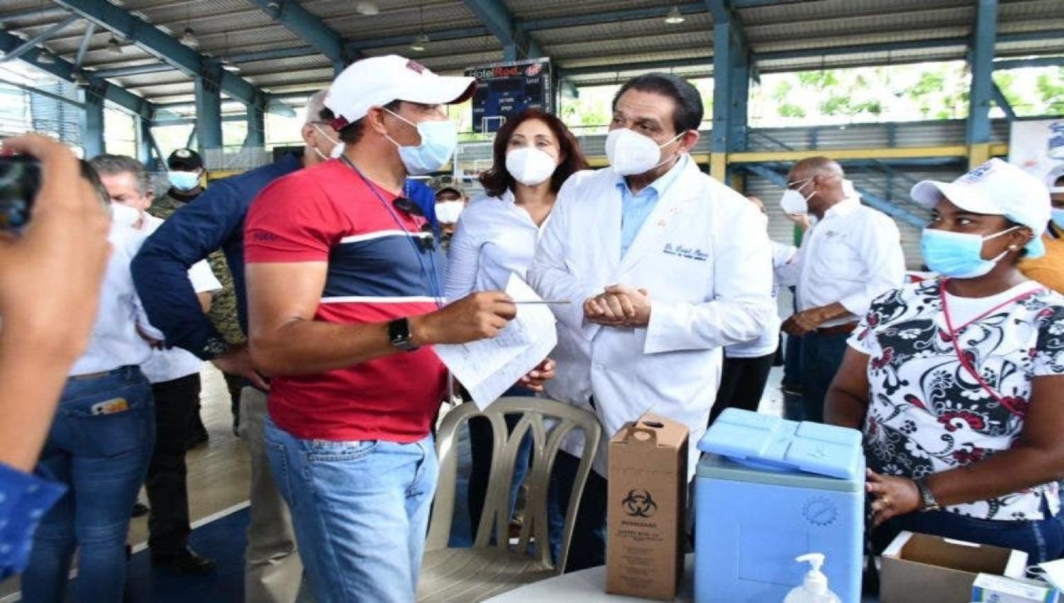 Ministro dice 7 millones tendrían una dosis de vacuna en la próxima semana