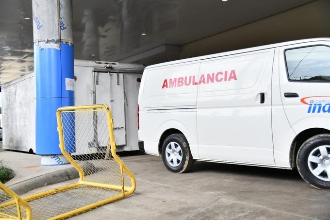 Morgue covid 02 Morgue de covid sigue a la vista de usuarios del Hospital Luis E. Aybar