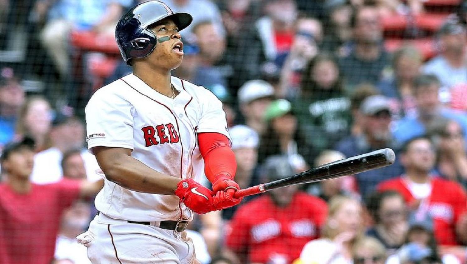 Devers se abre paso con su madero en la élite del juego 2 Devers se abre paso con su madero en la élite del juego