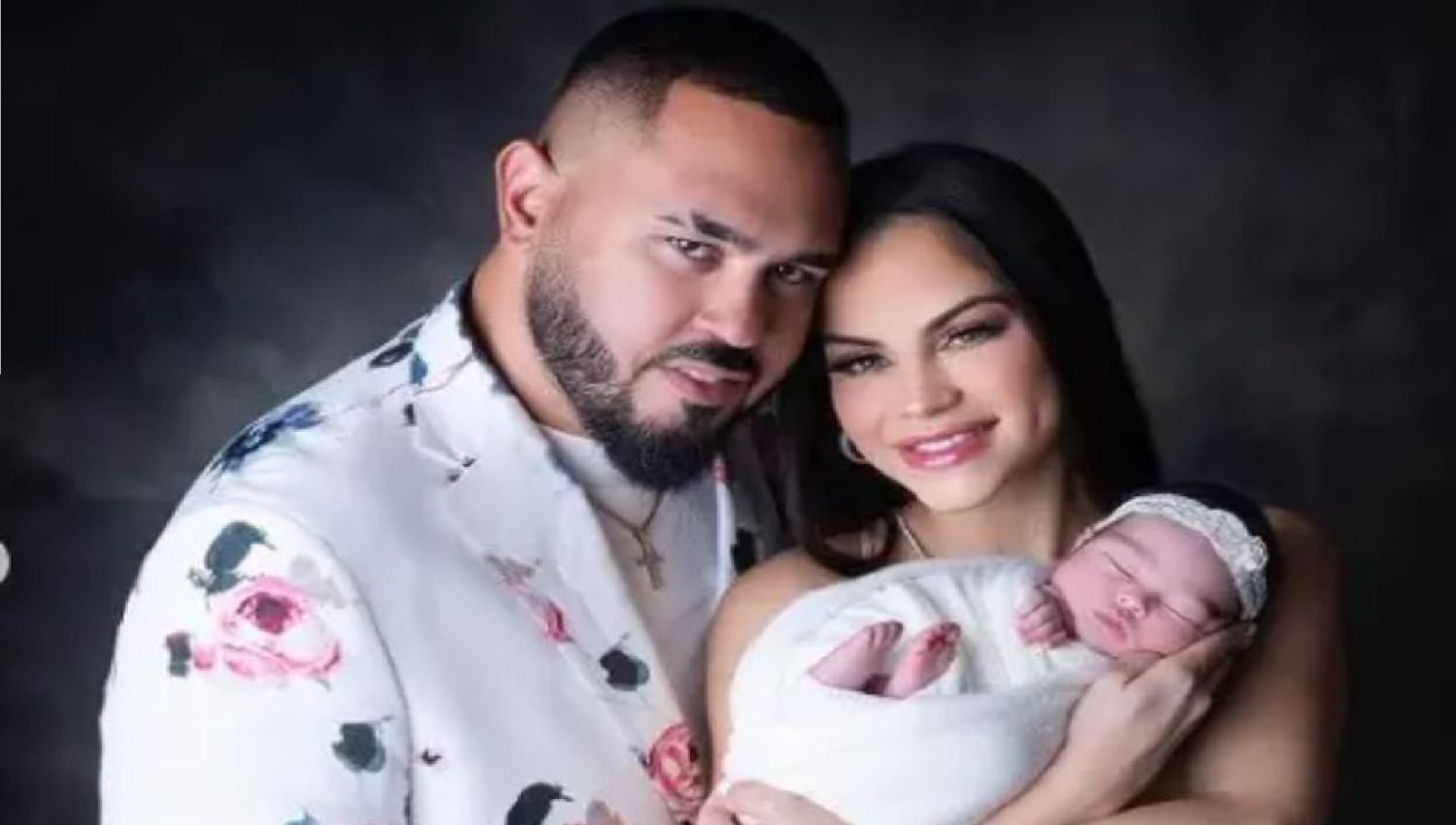 Vea la primera fotografía de Natti Natasha, su bebé y Raphy Pina