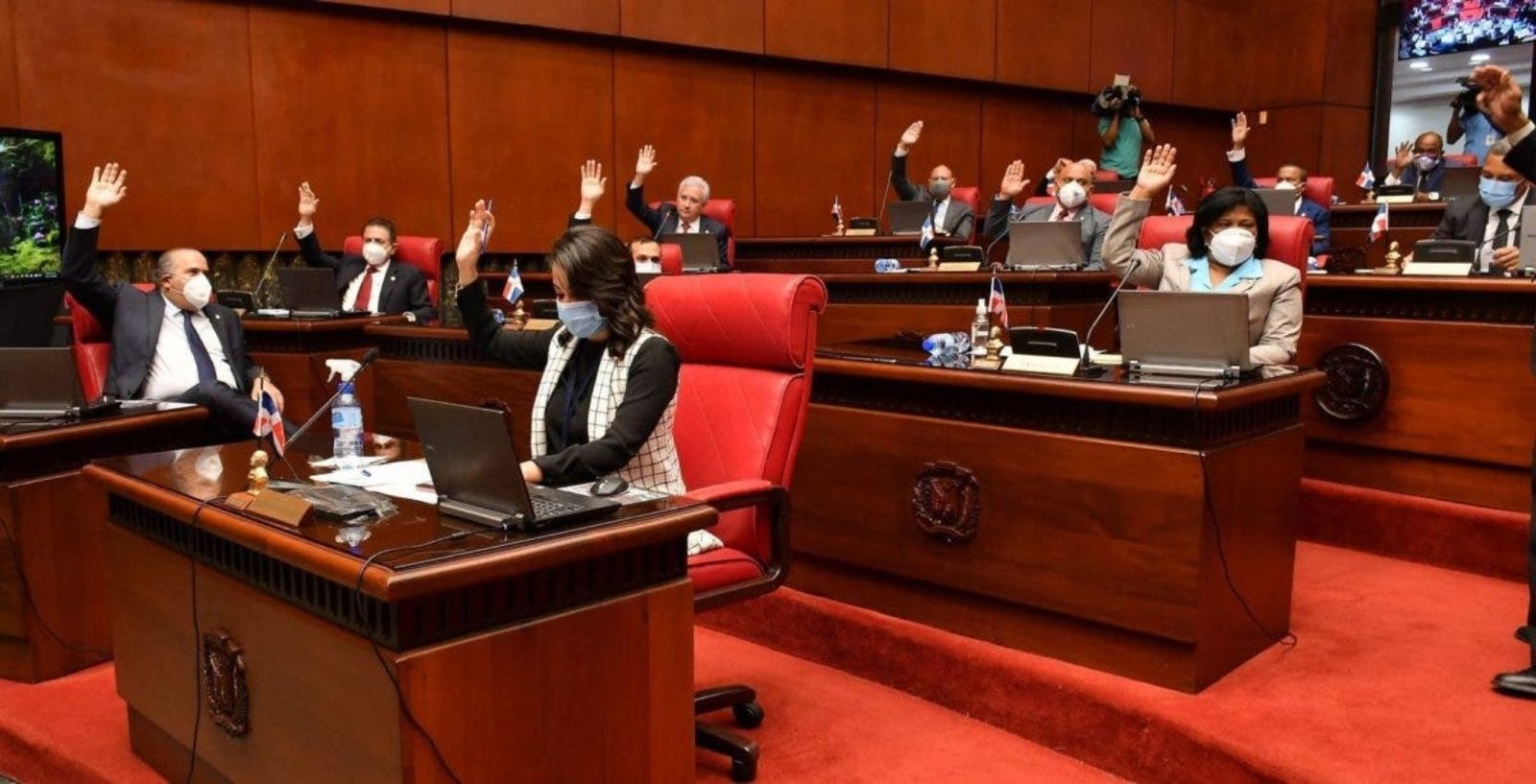 Aprueban proyecto prohibiría entrada no vacunados sitios públicos y privados