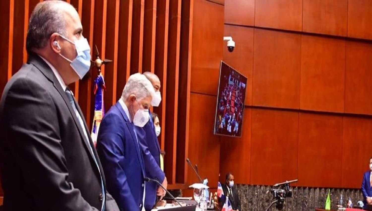 Senado aprueba multas al violar toque de queda 2 Senado aprueba multas al violar toque de queda