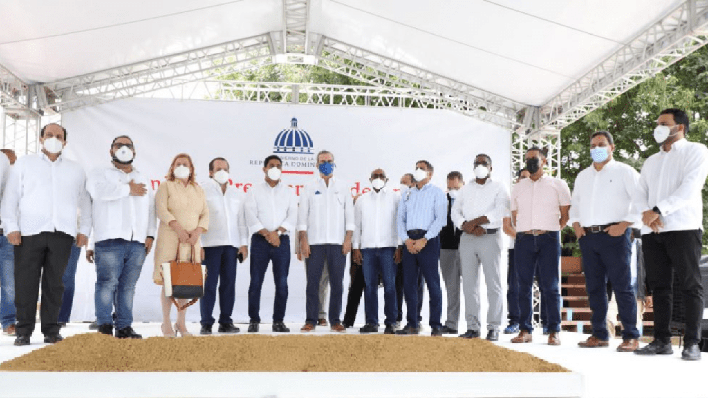 UASD La Vega Abinader reanuda remodelación mercado municipal y construcción UASD en La Vega