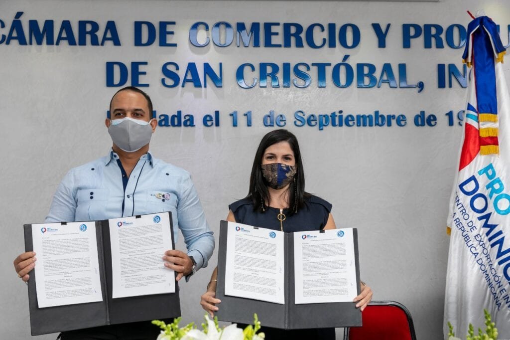 ProDominicana destaca potencial industrial de San Cristóbal 4 Victor Ramon Montas presidente de la Camara Biviana Riveiro Disla Directora Ejecutiva de ProDominicana ProDominicana destaca potencial industrial de San Cristóbal