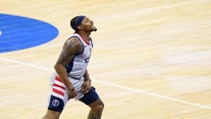 Bradley Beal, del equipo de basquet de EEUU, en protocolo contra covid-19