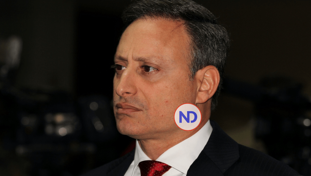 Abogado denuncia a Jean Alain le envían corona de flores negras y notas funerarias