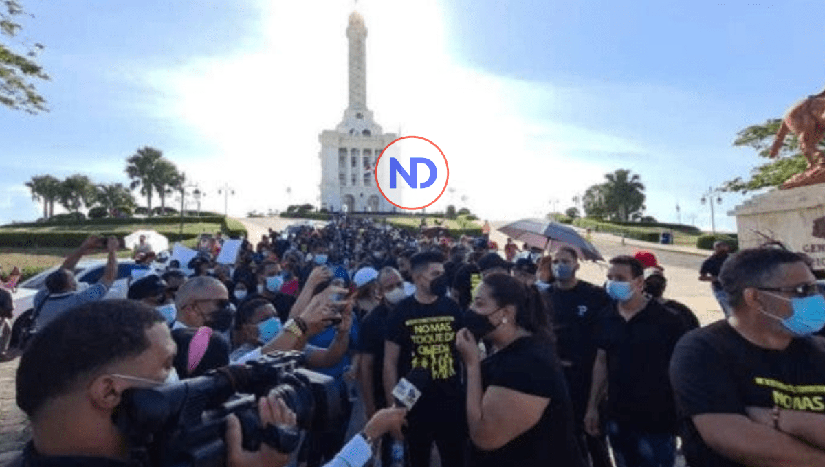 "No más toque de queda"! En Santiago inician las protestas en rechazo a las restricciones 2 «No más toque de queda»! En Santiago inician las protestas en rechazo a las restricciones