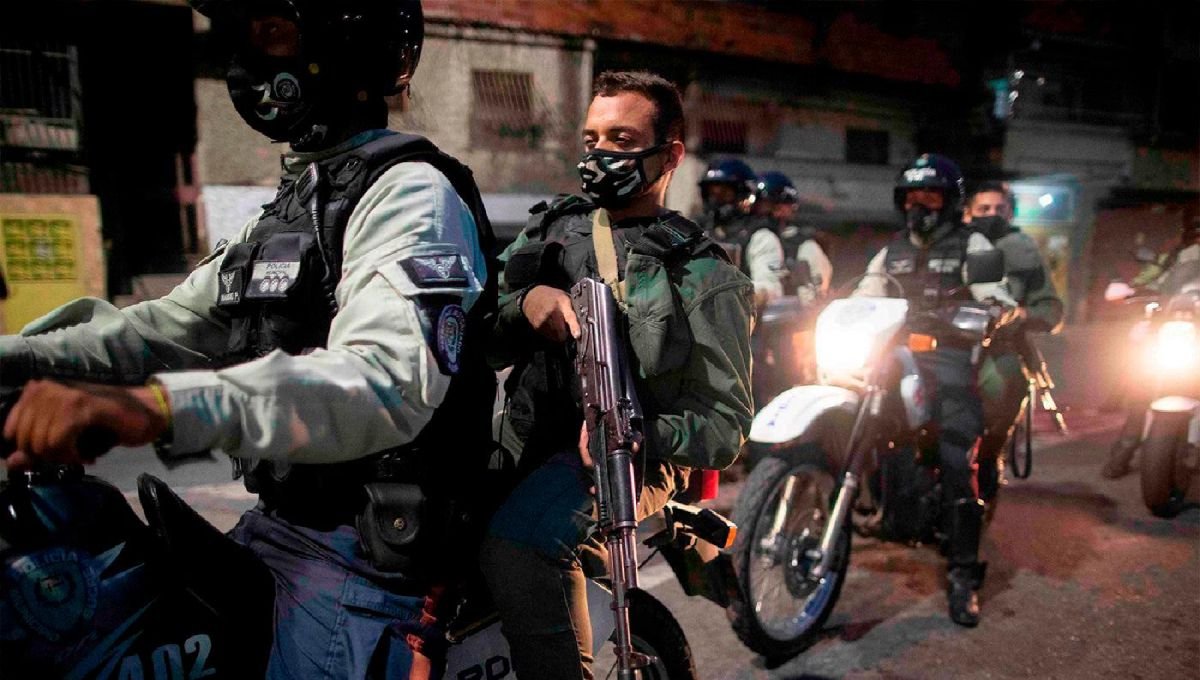 Mueren 4 policías y 22 delincuentes 'neutralizados' en tiroteos de Caracas 2 Mueren 4 policías y 22 delincuentes ‘neutralizados’ en tiroteos de Caracas