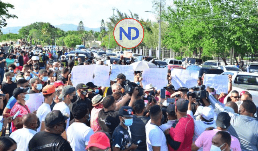 "No más toque de queda"! En Santiago inician las protestas en rechazo a las restricciones 3 Protestas en Santiago 01 "No más toque de queda"! En Santiago inician las protestas en rechazo a las restricciones
