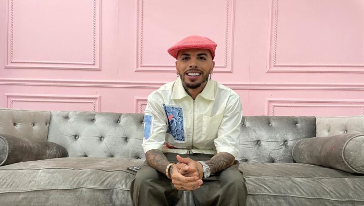 Rauw Alejandro celebra primer puesto de ventas de disco en listado Billboard