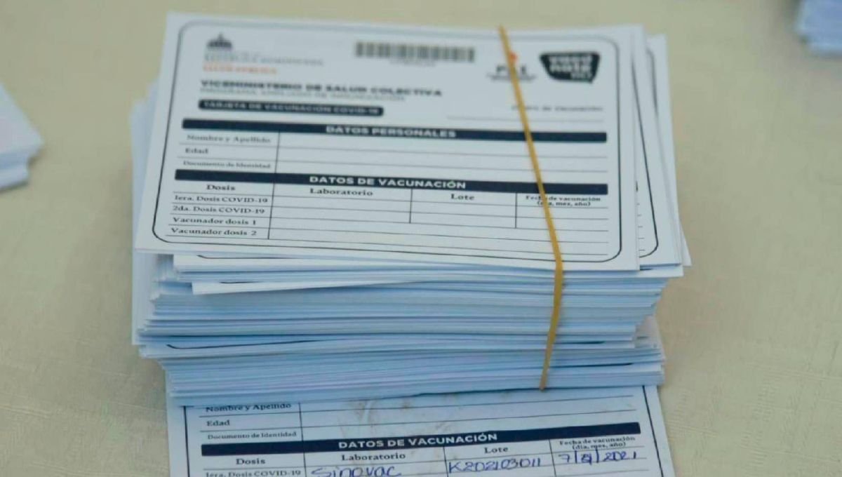 Apresan cabecilla de banda falsificaba tarjetas vacunación contra covid-19