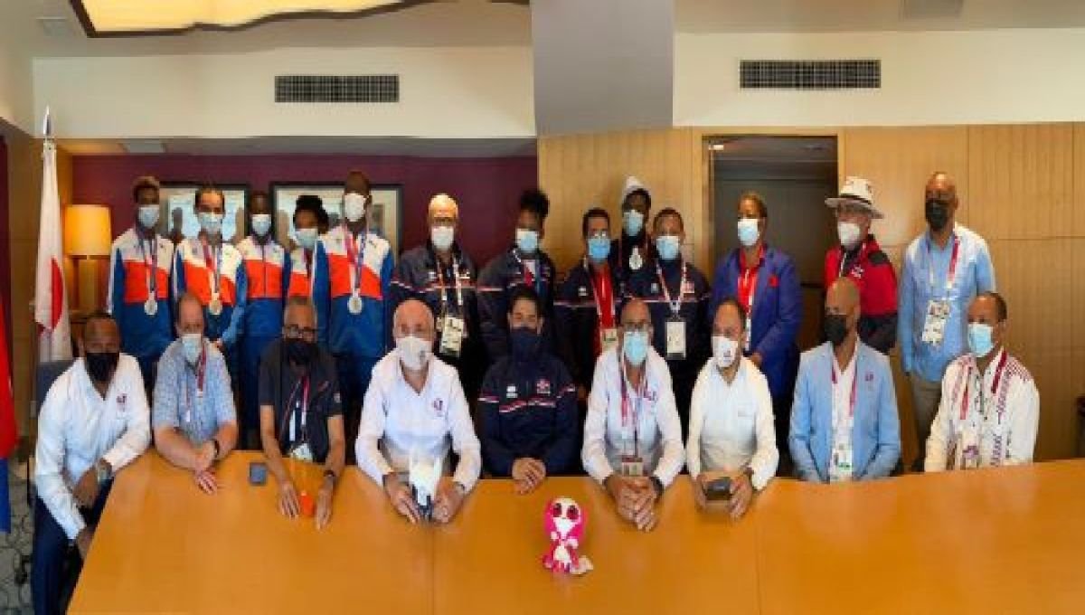 Delegación dominicana distingue al embajador en Tokio Robert Tanaka